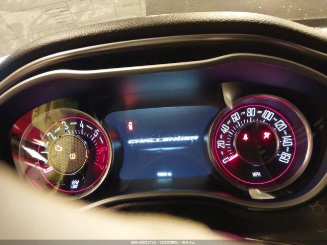 Dodge Challenger Image 4