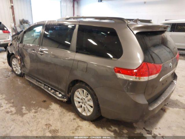 Toyota Sienna Limited 7 Passenger Image 3