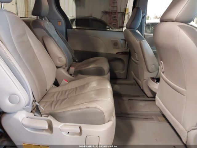 Toyota Sienna Limited 7 Passenger Image 4