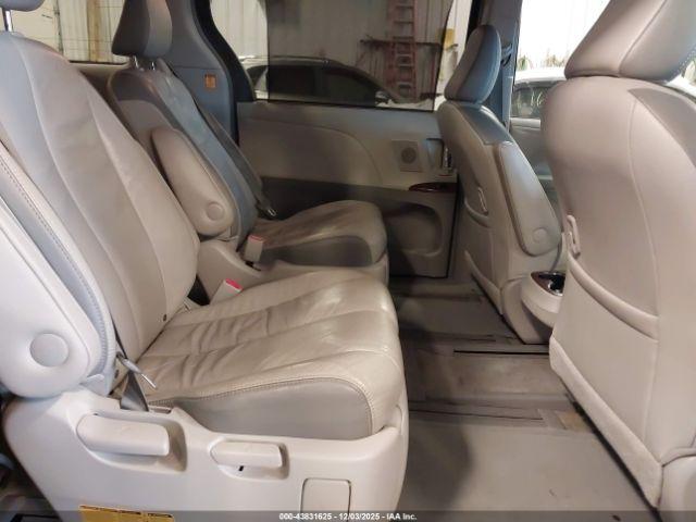 Toyota Sienna Limited 7 Passenger Image 4
