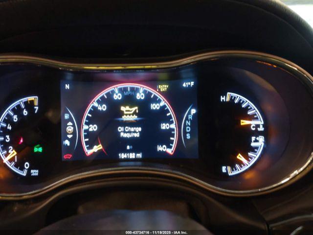 Jeep Grand Cherokee Overland Image 13