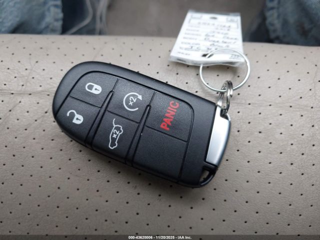 Jeep Grand Cherokee Overland 4x4 Image 13