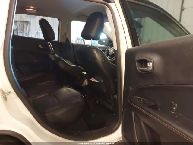 Jeep Compass Limited 4x4 Image 11