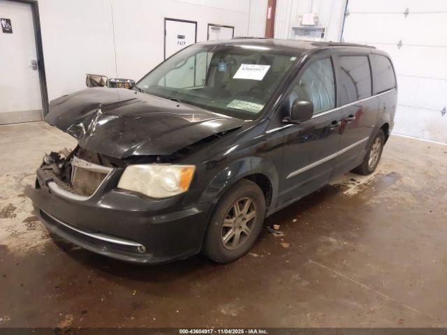 Chrysler Town & Country Touring Image 2