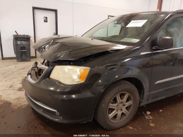 Chrysler Town & Country Touring Image 4