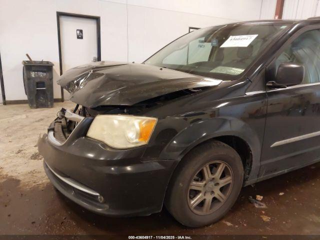 Chrysler Town & Country Touring Image 4