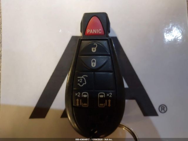 Chrysler Town & Country Touring Image 12