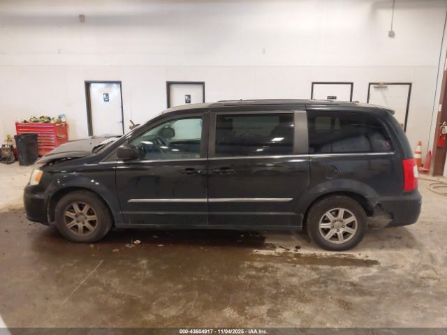 Chrysler Town & Country Touring Image 11