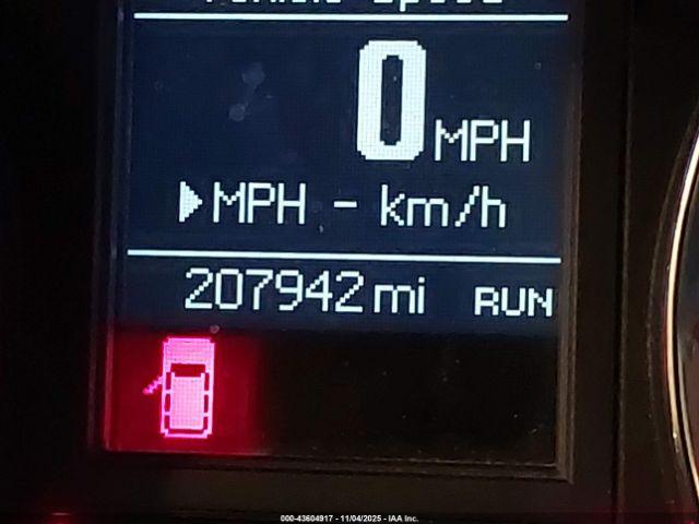 Chrysler Town & Country Touring Image 10