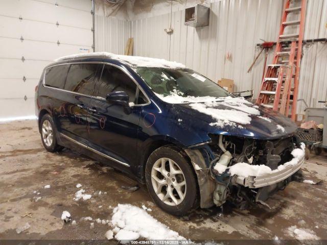  Salvage Chrysler Pacifica
