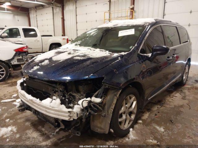 Chrysler Pacifica Touring-l Plus Image 4