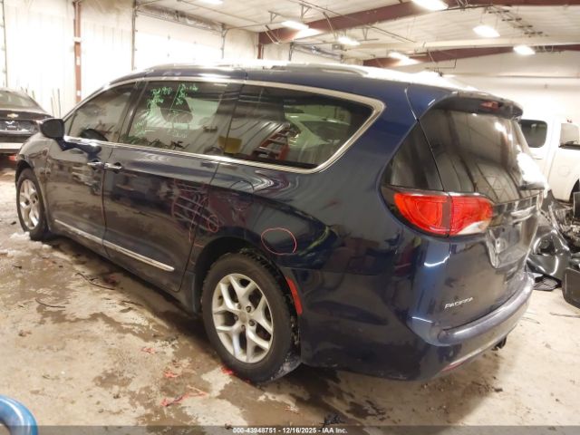 Chrysler Pacifica Touring-l Plus Image 14