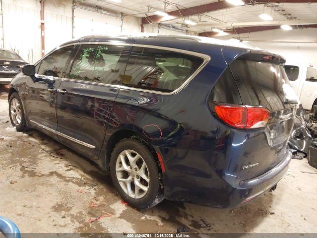 Chrysler Pacifica Touring-l Plus Image 14