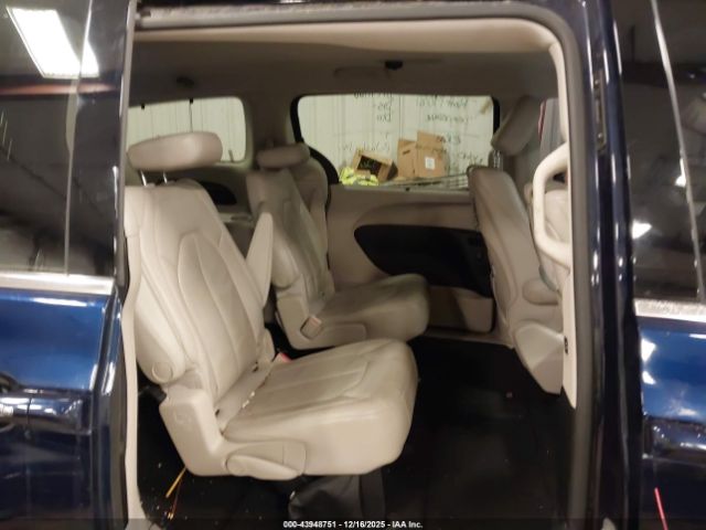 Chrysler Pacifica Touring-l Plus Image 8