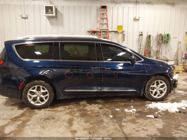 Chrysler Pacifica Touring-l Plus Image 16