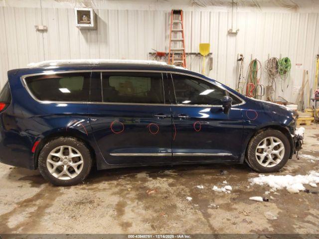 Chrysler Pacifica Touring-l Plus Image 16