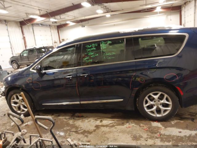 Chrysler Pacifica Touring-l Plus Image 12