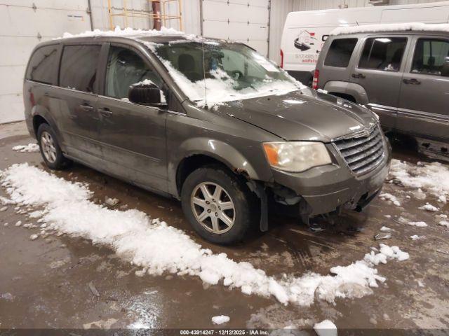 Salvage Chrysler Town & Country