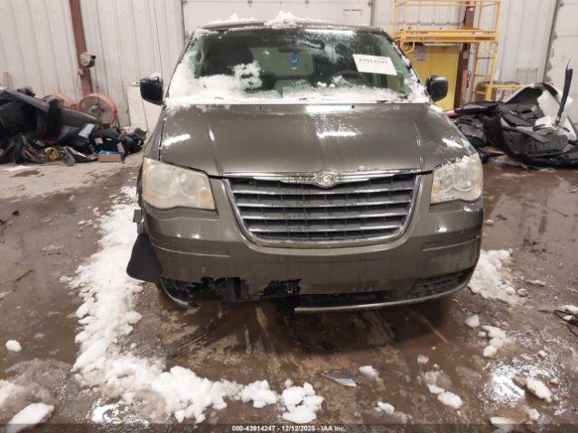 Chrysler Town & Country New Lx Image 6