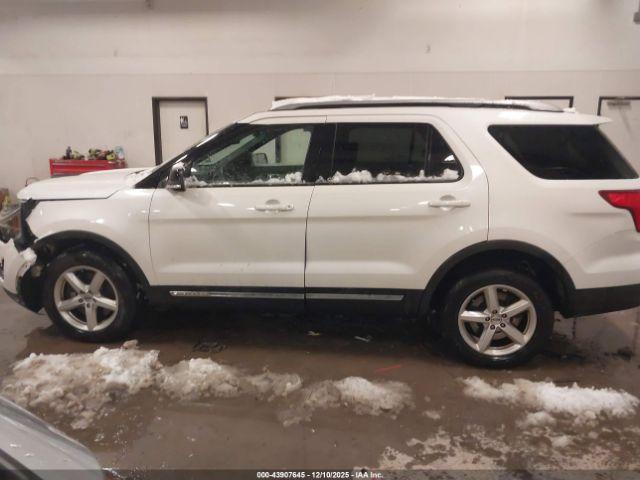 Ford Explorer Xlt Image 12