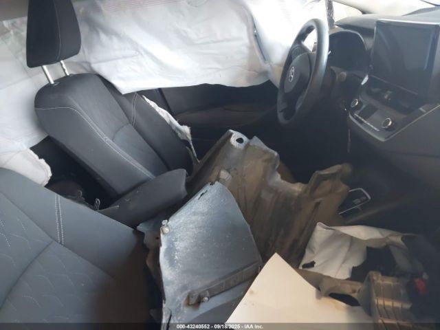 Toyota Corolla Hybrid Le Image 8