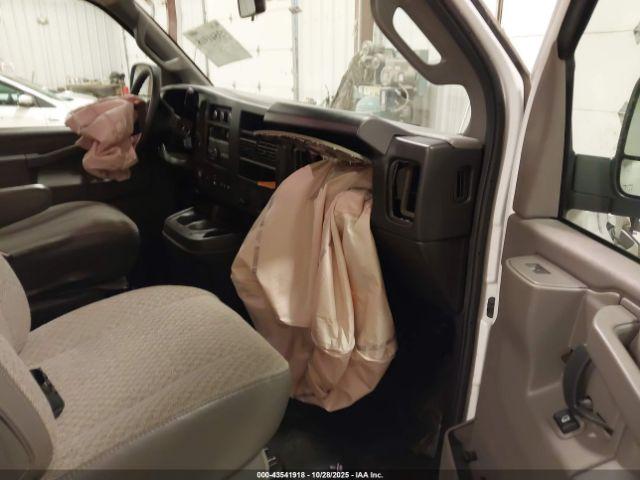 GMC Savana Rwd 2500 Regular Wheelbase Work Van Image 6