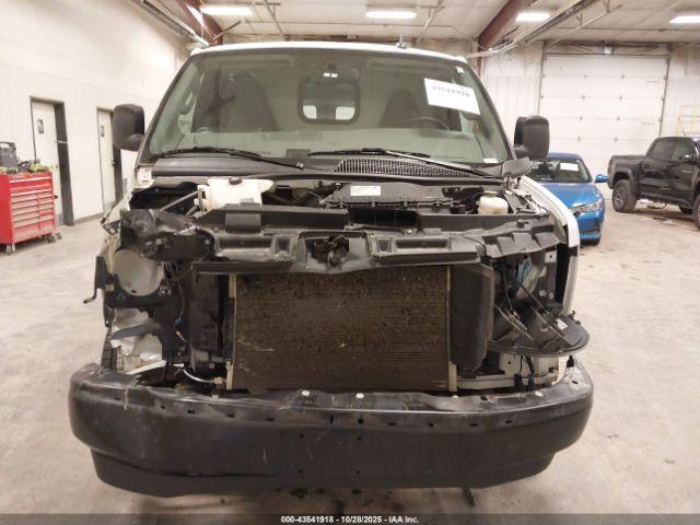 GMC Savana Rwd 2500 Regular Wheelbase Work Van Image 11