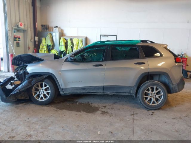Jeep Cherokee Sport 4x4 Image 13