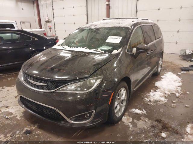 Chrysler Pacifica Touring-l Plus Image 8