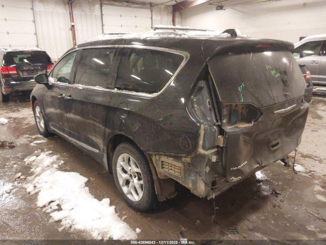 Chrysler Pacifica Touring-l Plus Image 4