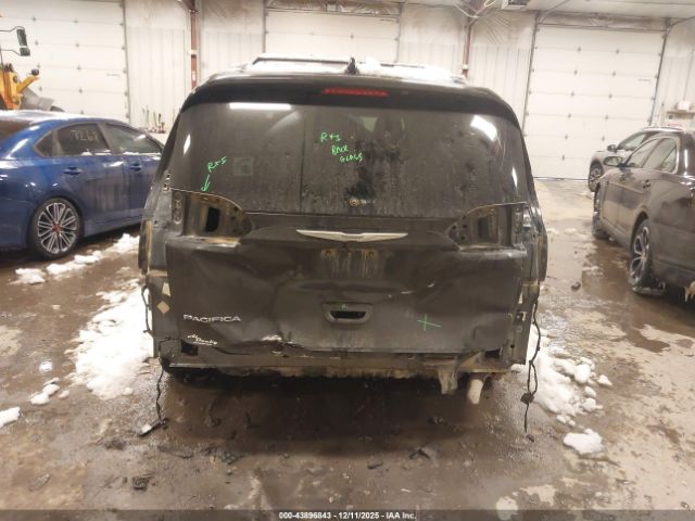 Chrysler Pacifica Touring-l Plus Image 7