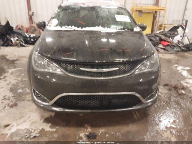 Chrysler Pacifica Touring-l Plus Image 13