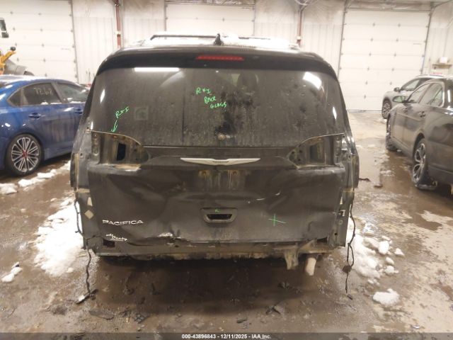 Chrysler Pacifica Touring-l Plus Image 2