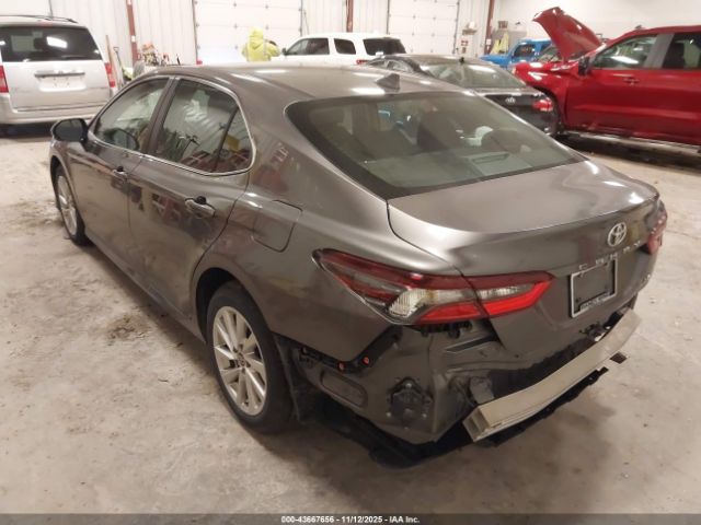 Toyota Camry Le Image 14