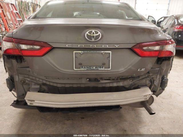 Toyota Camry Le Image 7