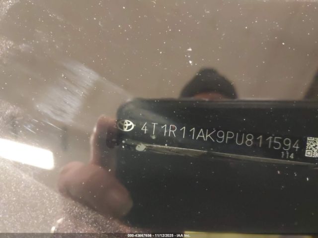 Toyota Camry Le Image 10