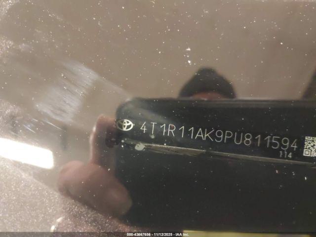 Toyota Camry Le Image 10