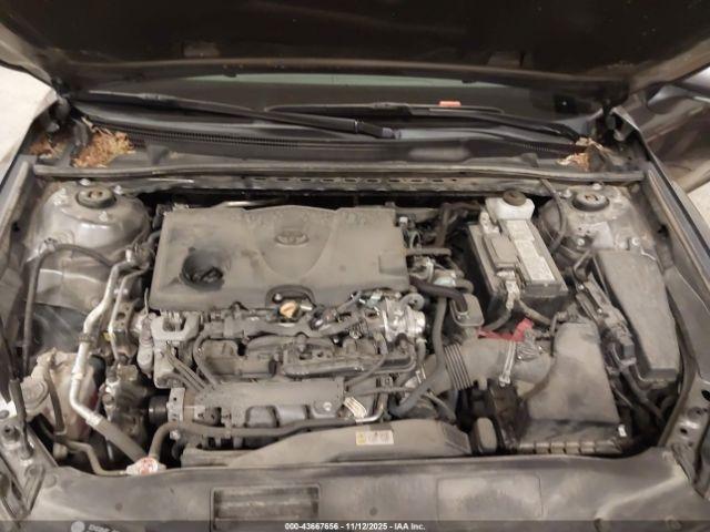 Toyota Camry Le Image 13