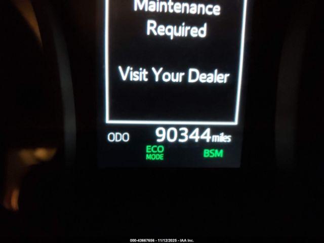 Toyota Camry Le Image 16