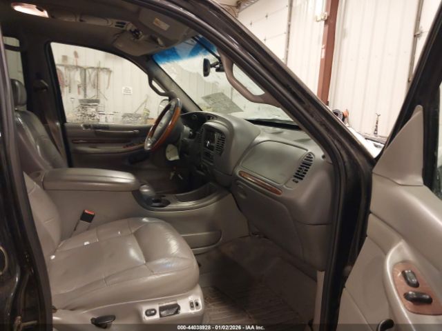 Lincoln Navigator Image 10