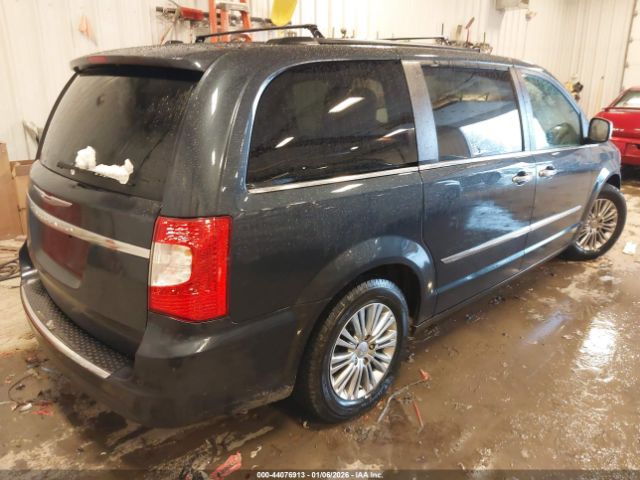 Chrysler Town & Country Touring-l Image 8