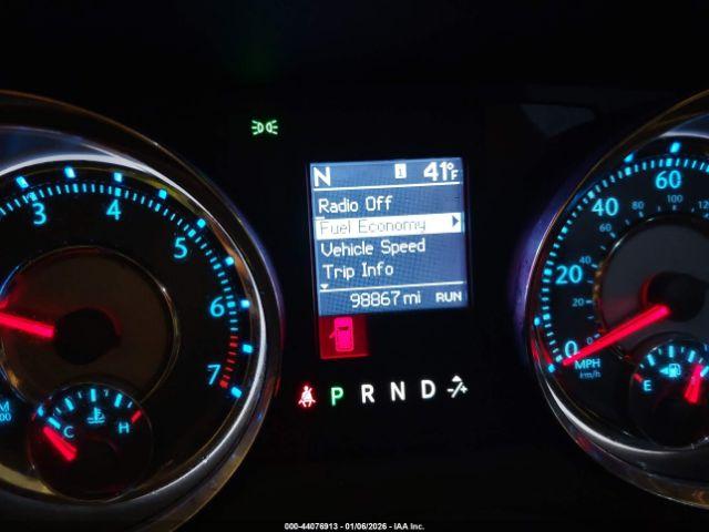 Chrysler Town & Country Touring-l Image 5