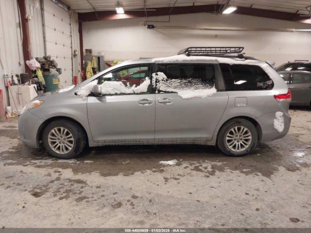 Toyota Sienna Xle V6 8 Passenger Image 14