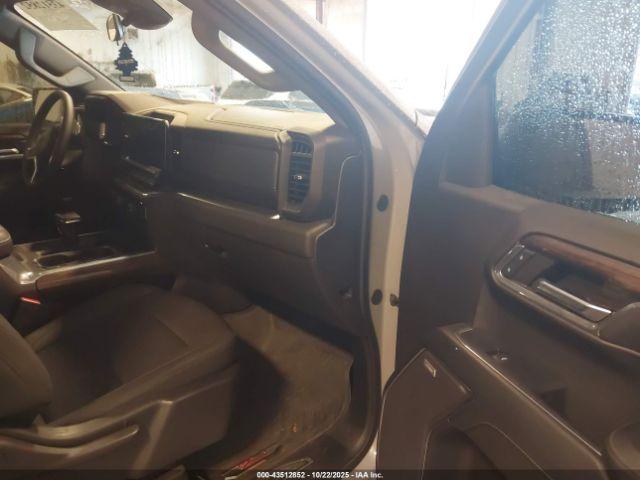 Chevrolet Silverado 1500 4wd  Short Bed Lt Trail Boss Image 3