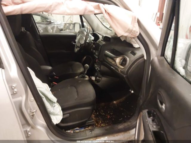 Jeep Renegade Latitude 4x4 Image 4