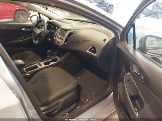 Chevrolet Cruze Ls Auto Image 4