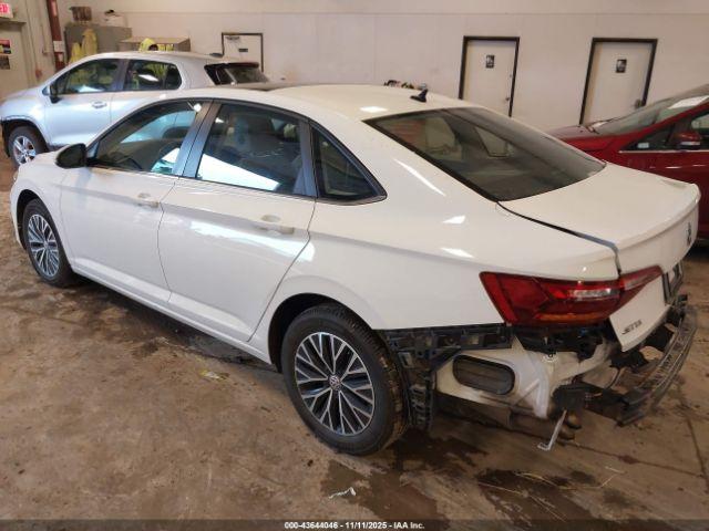 Volkswagen Jetta Image 2