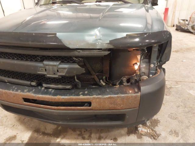 Chevrolet Silverado 1500 Work Truck Image 11