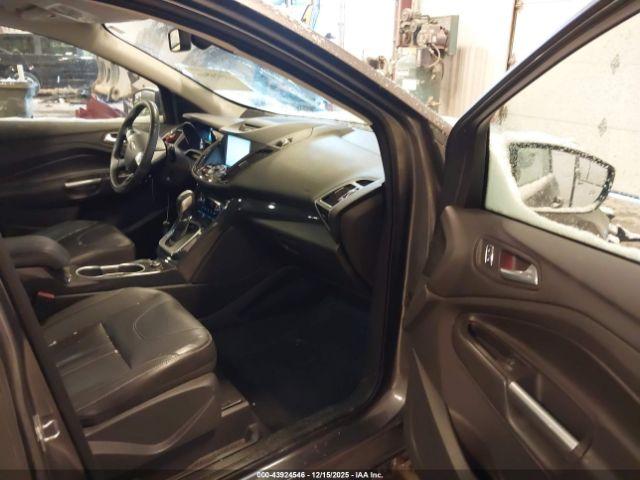 Ford Escape Titanium Image 2