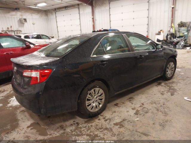 Toyota Camry Le Image 3